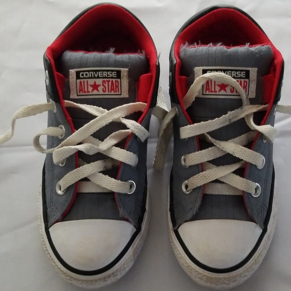 Converse boys size 1 Sneakers